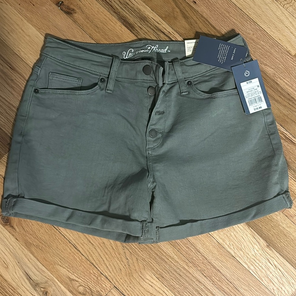 Shorts NWT